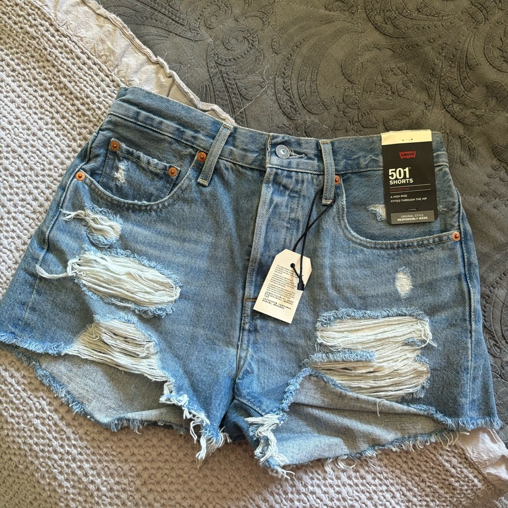 NWT! Levi's 501 Women's Blue Denim Shorts